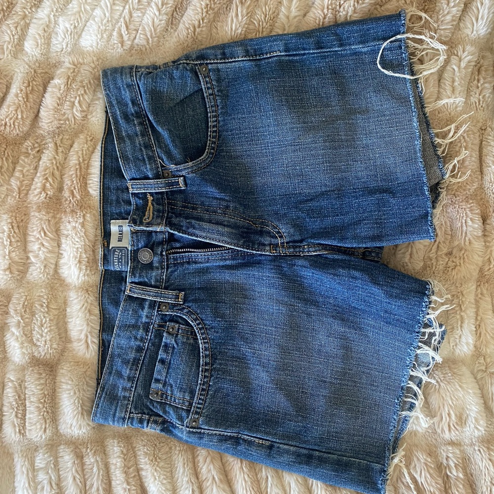 Levi’s Signature High-Rise Denim Shorts – Raw Hem – Size 16